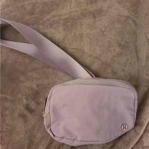 faint lavender 1L lululemon everywhere belt bag unused